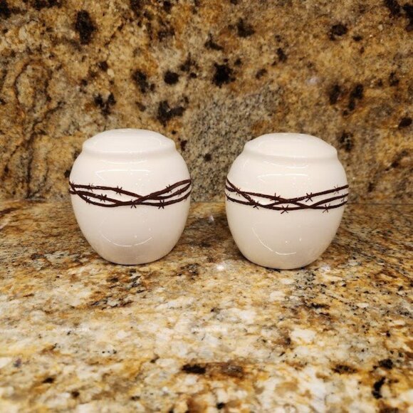 NWT HiEnd Accents Salt&Pepper Shakers AND HiEnd Accents Round Barbwire Tray 14" - Picture 2 of 8